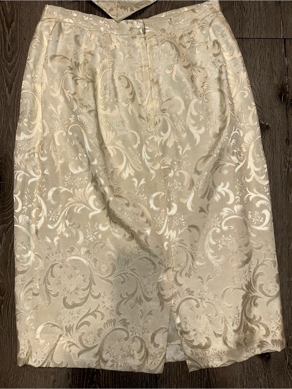 Vintage 80s/90s Ivory Jacquard skirt suit set | Puff sleeve peplum jacket - Picture 3 of 7